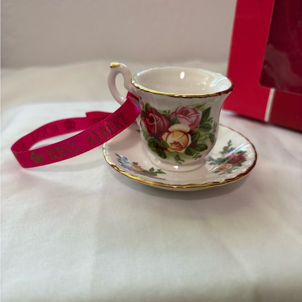 Royal Albert Old Country Roses Teacup & Saucer Ornament w Box
